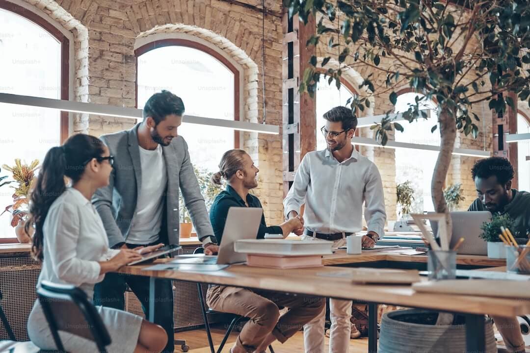 AI training met team in moderne werkomgeving